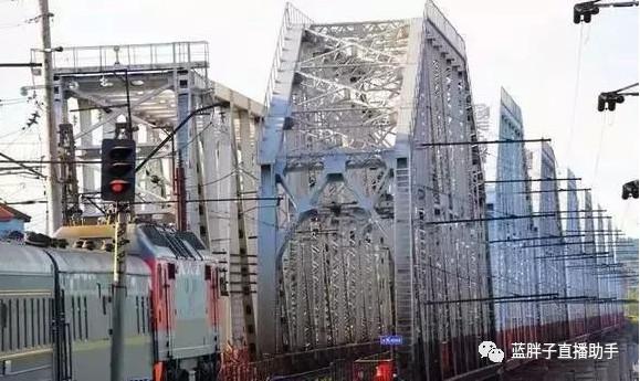 早上起来感觉睡不够，没有睡醒，无精打采，当心是慢性疲劳综合征