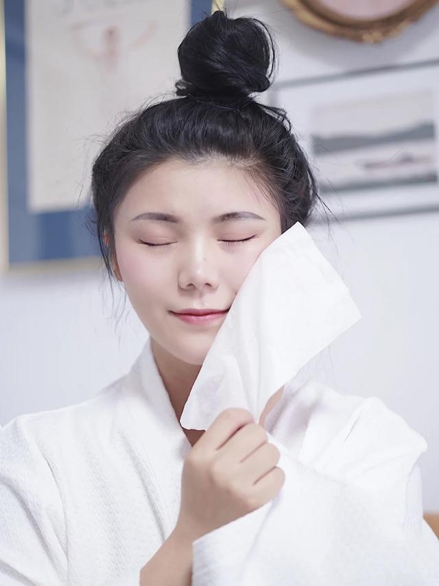 皂基和氨基酸洗面奶有何不同？大多数人不知道，怪不得长痘还过敏