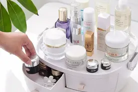 护肤时瓶瓶罐罐太多嫌麻烦？看日本女生如何极简护肤，效果也不差图片