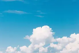 壁纸|所有的姗姗来迟，都为等一个深情款款的他图片