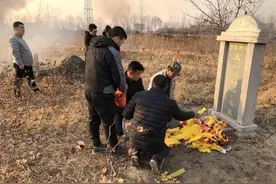 农村去上坟，坟头草可以锄吗？这其中的讲究还真不少图片