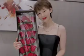 江苏台一姐晓敏疑怀3胎？与李好秀恩爱，夫妻俩双手托肚隆起明显图片