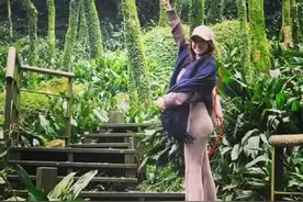 蔡依林健身成中国卡戴珊！穿喇叭裤特意凹姿势秀翘臀，身材好火辣图片