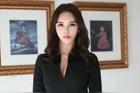 给女友发信息，不小心发给40岁的女老板，女老板回：改天？图片