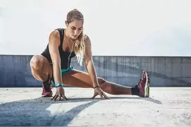 简单有效！8个跑前一定要做的热身运动图片