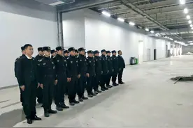 公司部门经理查岗，遇到狠角色睡岗，部门经理还敢罚款扣钱吗？图片