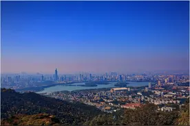 紫金山主峰海拔448.9米，是"中华城中人文第一山"图片