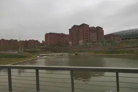 乌鲁木齐潜力强区米东，为何迟迟未融入主城区？感觉像另一城市？图片