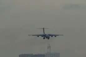 运20运输机再次飞抵俄罗斯 俄网友拍下震撼起降瞬间视频封面