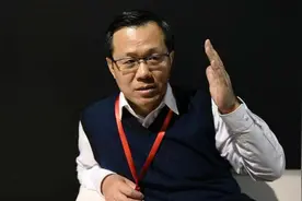 无良无德无底线，三无狗仔卓伟，怎么被捧成了娱乐圈的道德模范？图片