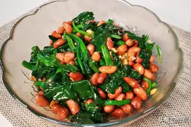 春季喜欢吃凉菜，教你做菠菜拌花生米，双重口感，刚上桌就光盘图片