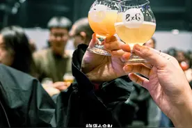 这次啤酒节又挤爆了，明年还来图片