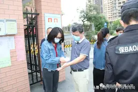 严防严控固防线 视察指导迎复学——南宁市兴宁区区委领导深入学校视察指导疫情防控和开学准备工作图片