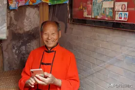 66岁大叔曾有过5个家，现隐居山村求自由，咋回事图片