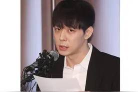 韩国吸毒男艺人被爆花公司钱去娱乐场所给女友买包，还签双重合同图片