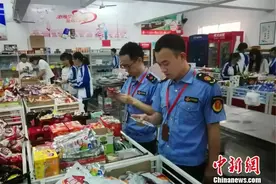 孩子长期吃辣条，肝肾功能易受损图片