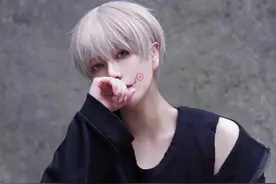 《咒术回战》最还原cos，五条悟从动漫中走出，七海气场强大图片