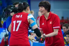 中国体坛2大瑰宝，59岁郎平和47岁邓亚萍，都因一事让人肃然起敬图片