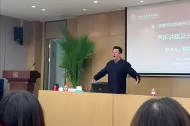 64岁郁钧剑罕露面！挺啤酒肚面容沧桑，即兴开嗓被指不如阎维文图片