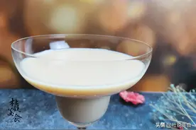 秋天的第1杯奶茶，爱就给她做1杯，暖暖的全是爱的味道图片