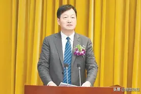 大学生辞职养猪，靠22头小猪起家，27年后身家415亿！图片