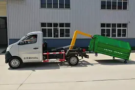 华茂骏捷牌钩臂式垃圾车简介图片