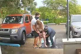 美国女子去医院生产，走着路孩子就生出来了，好在结局有惊无险图片