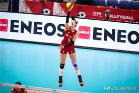 中国女排惊天大逆转！张常宁领衔挽救四赛点，王媛媛发球离谱失误图片