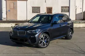 2021款宝马X5 xDrive45e：更快、更强、也更贵了图片