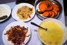 70后夫妻俩的早餐，火了朋友圈，网友：嫁对人，粗菜淡饭也幸福图片