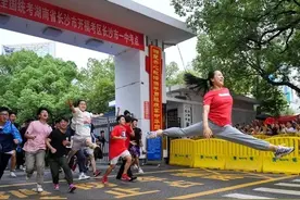 高考结束，一句金句火了，“高三打基础高四985”，复读稳赢吗？图片