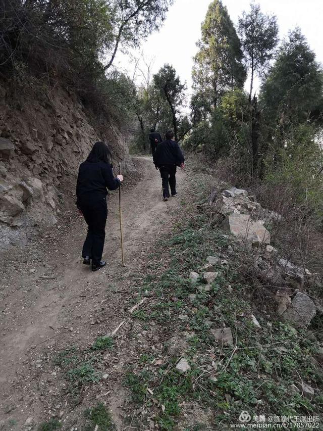 中华儿女多奇志，不爱红装爱武装