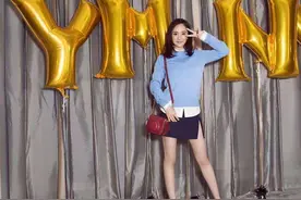 杨幂护女儿手段强硬，李小璐与女儿频上镜，谁的育儿方式更合适？图片