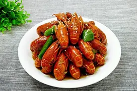 小龙虾已经悄然上市，教你最正宗做法，早日实现“小龙虾自由”图片