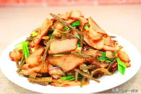 干豆角炒腊肉简直是绝配，鲜香可口，口感软烂，做一盘不够吃图片
