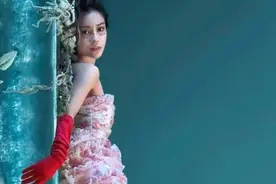 性感图集 长腿丝袜还可爱 卖萌的女明星是如此诱人图片