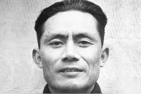 红色特工之王邓发：救过无数人的命，却意外死于飞机失事图片