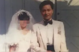 张国荣曾与歌迷拍婚纱照，手挽手打动人，旧爱唐鹤德62岁仍单身图片