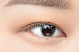 眼妆这样画，小眼睛肿眼泡的高光时刻图片