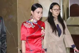 郝蕾穿旗袍太惊艳了，一袭大红色旗袍配低盘发，凹凸身材美翻了图片