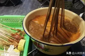 西安83岁阿婆卖串串，3毛一串只收现金，还是40年前的老味道图片