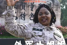 #兵哥哥的新春Vlog# 外军小姐姐大年初一在干啥？图片