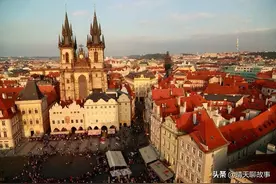 世界“钟爱啤酒”的国家，啤酒按摩洗澡，美女：真舒服图片