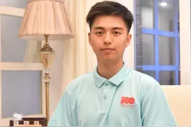 中央财经大学“校草”赵建铭，非科班出身，却成千里挑一的领诵员图片