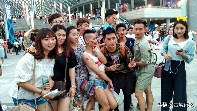 江西男子扮“妖女”成网红,粉丝3天从几百涨到4万,越骂越火