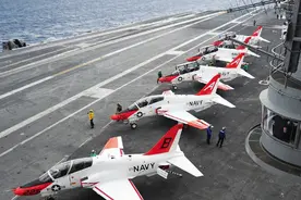 T-45C舰载教练机，美海军舰载战斗机飞行员的摇篮图片