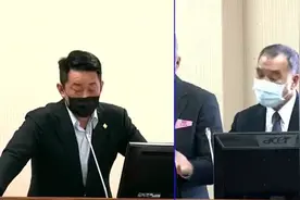 深绿民代坚持“闽南语质询”惹议 网友起底过往曾遭冯世宽狠打脸：就是小丑图片