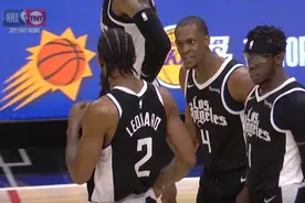 隆多为何怒视小卡？暂停布置战术，场上4人都不听，快船输得不冤图片