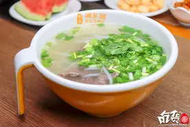 南阳12年老店，20元超值牛肉汤，火遍全城图片