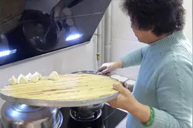 冬天了，啥美食也比不上爸妈包的羊肉胡萝卜馅的饺子，温暖的家！视频封面